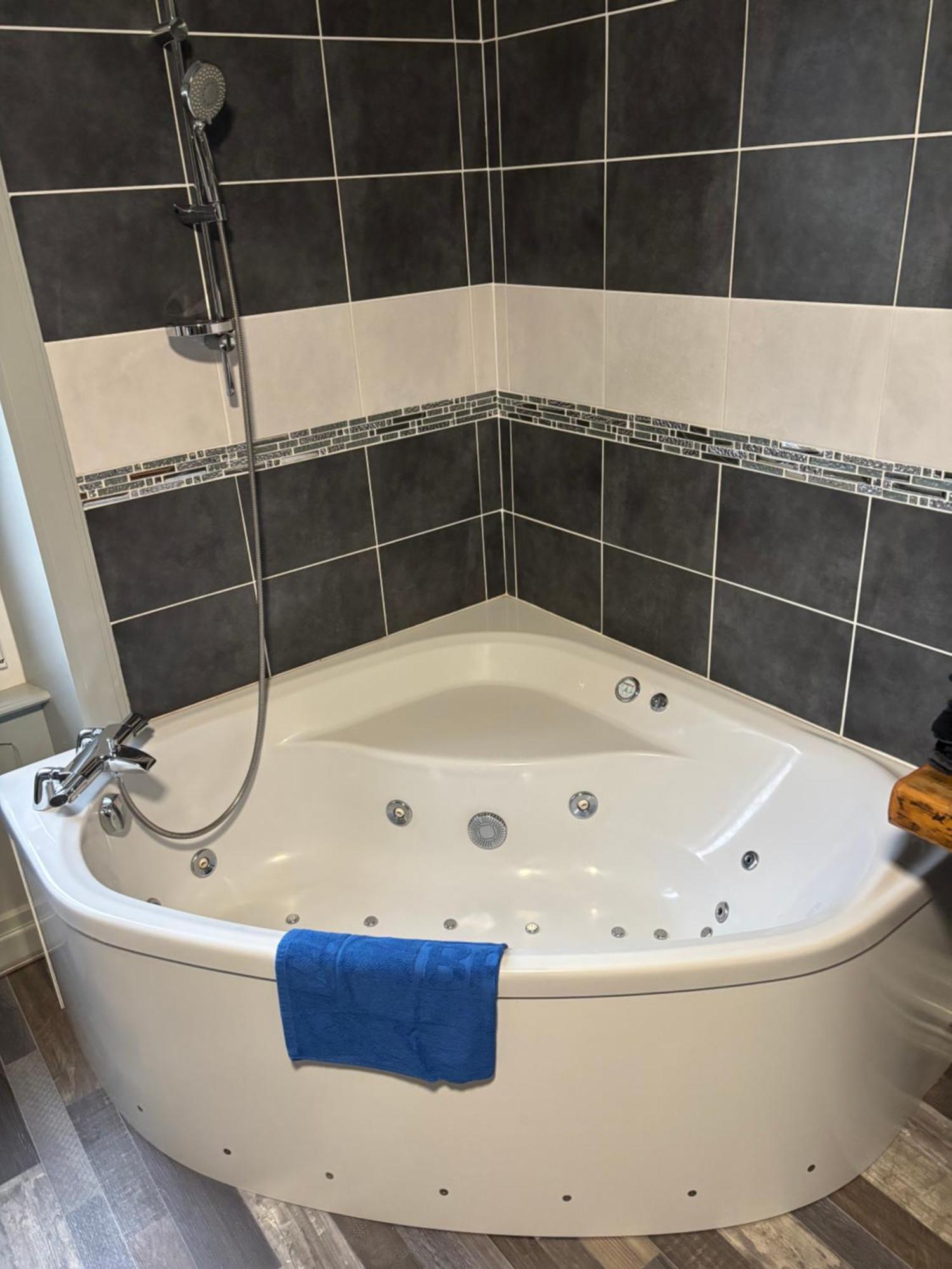 Gite 205 M2, 8Pers Piscine, Jacuzzi, Balneo Privatifs Vagney Exterior photo